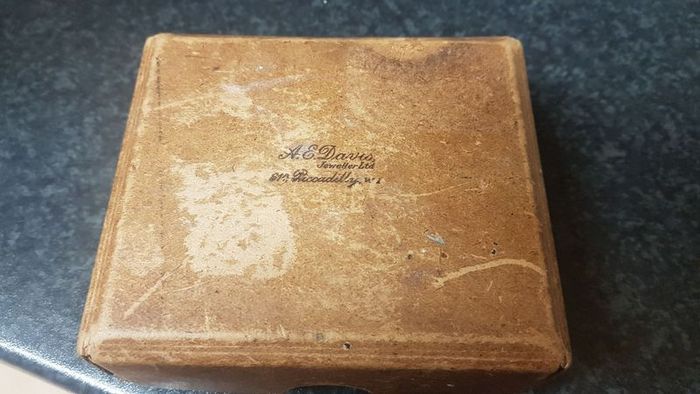 A.E.DAVIS jewellers 61a Piccadilly w.l ,,old box great condition,