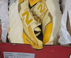 New Balance Fresh Foam Hierro v9. Brand New Sample Pair (US 10 / EU 44). Rare Colour