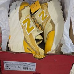 New Balance Fresh Foam Hierro v9. Brand New Sample Pair (US 10 / EU 44). Rare Colour