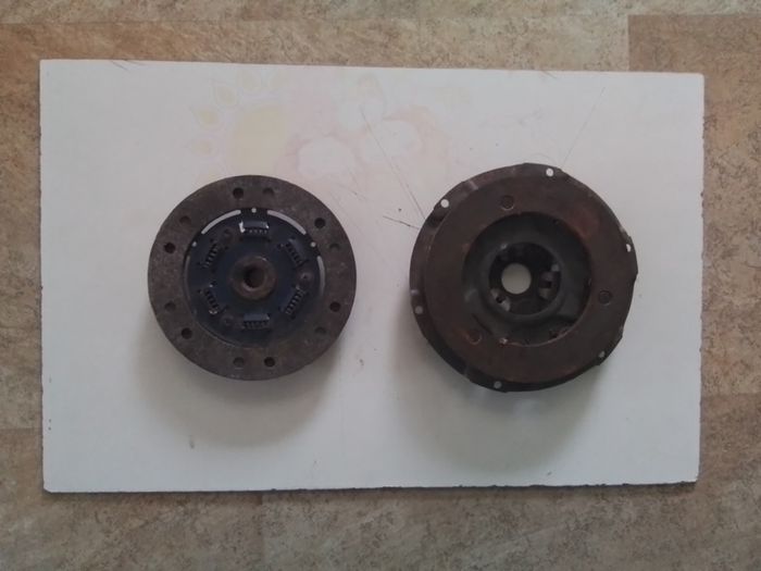 Renault 4 Clutch Plate And Disc.
