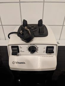 Vitamix Blender with 2 Jugs and 2 Tambers