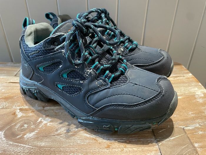 Regatta walking trekking shoes kids women Waterproof Low Walking Shoes size 3