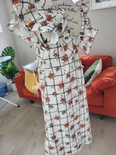 ReDUCED frill @ neck dress