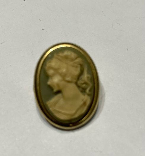 cameo brooch