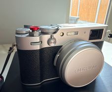 Fujifilm X100VI Silver for sale/ 1700 shot count