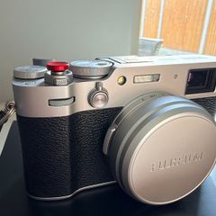 Fujifilm X100VI Silver for sale/ 1900 shot count