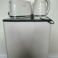 Cream kettle toaster an bin bundle