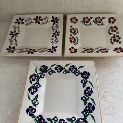 Nicholas Mosse 3No small square plates