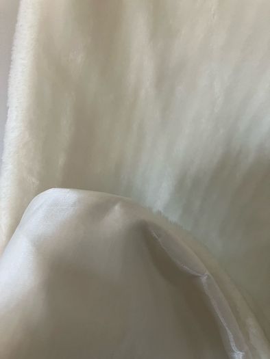 Faux fur stole rectangular, white colour.