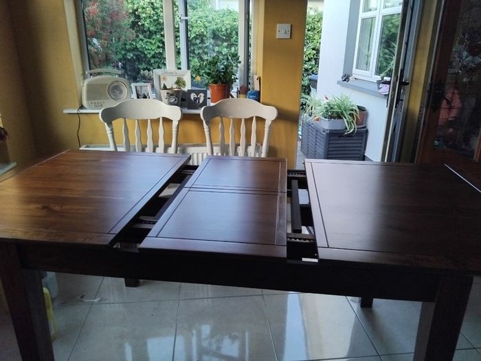 Sturdy extendable table
