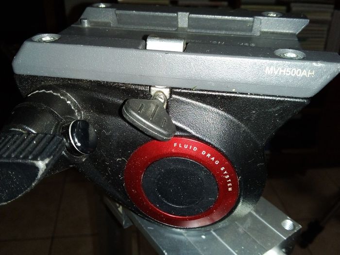 Opteka 600mm slider and manfrotto fluid head
