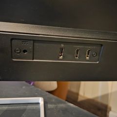 2 x Hp computer sceens like new come with HDI cables