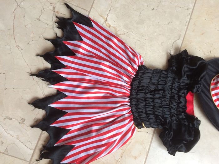 Girls pirate dress and hat age 3-5
