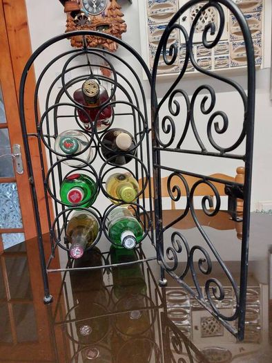 metal wine bottle holder