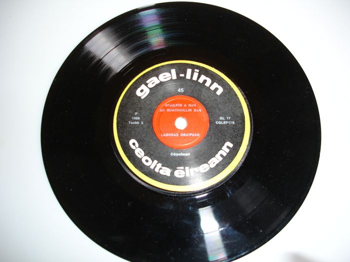 Gael Linn Rare E.P. Roisin dubh - Labhras Draipear  7inch  Vinyl  45RPM EP Gl 17 1968 Solid Centre