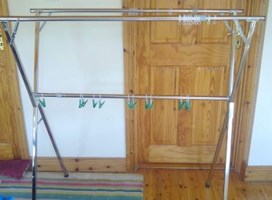 Clothes drying rack