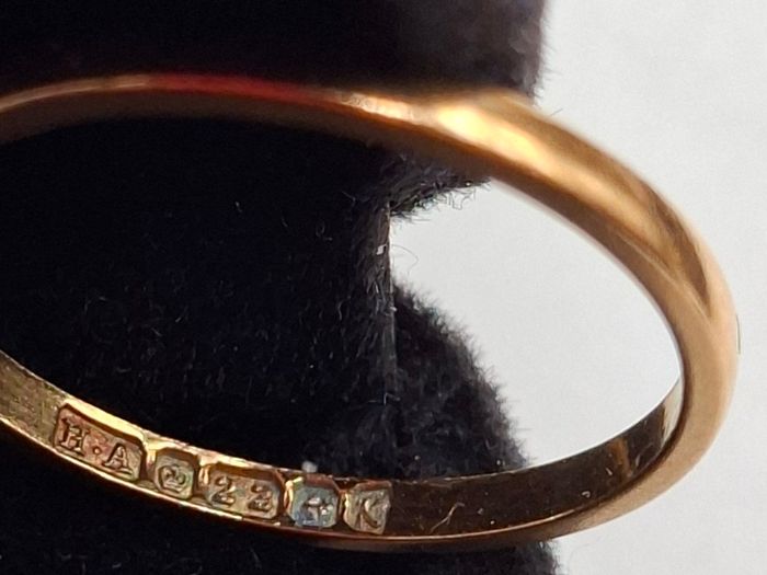 22 ct yellow gold ring size P
