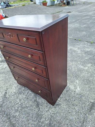 Beautiful vintage Rossmore chest of drawers