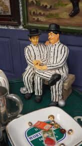 Laurel & Hardy_Jailbirds_Figurine