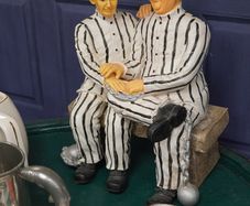 Laurel & Hardy_Jailbirds_Figurine