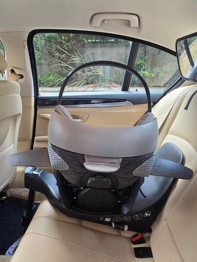 Cybex Cloud T Car Seat And ISOFIX Base