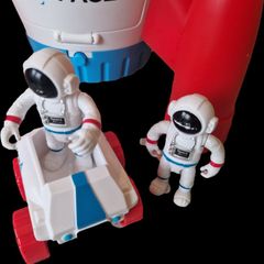space rocket & astronaut figure playset