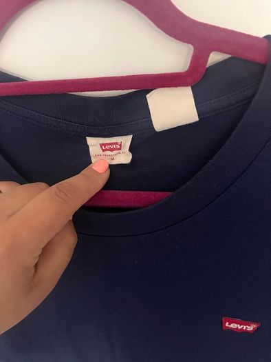2 Levi's tees size M