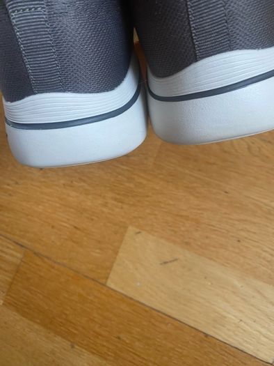 men runners Arch fit slip on