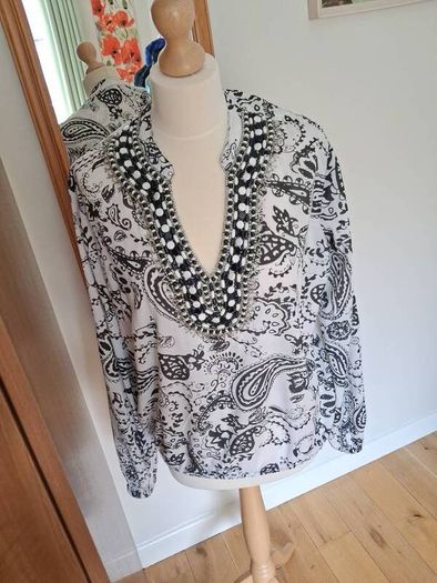 Monari Embellished Black/White Top Size 40 L