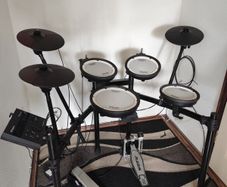 Roland TD-07DMK Drum Set with Pedal