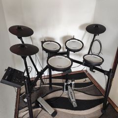 Roland TD-07DMK Drum Set with Pedal