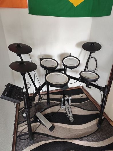Roland TD-07DMK Drum Set with Pedal