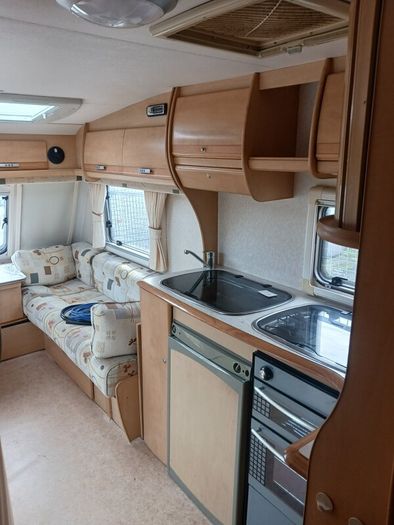 2005 bailey senator caravan fixed bed