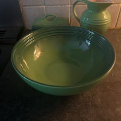 Le Creuset Serving Bowl 24cm
