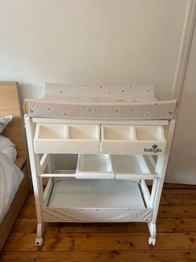 Babylo bath and baby changing table