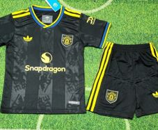 Manchester united kids sizes 8 to 9 and 10 to 11