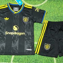 Manchester united kids sizes 8 to 9 and 10 to 11