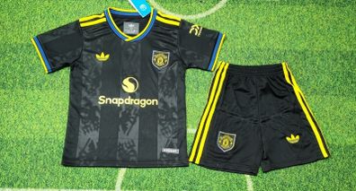 Manchester united kids sizes 8 to 9 and 10 to 11