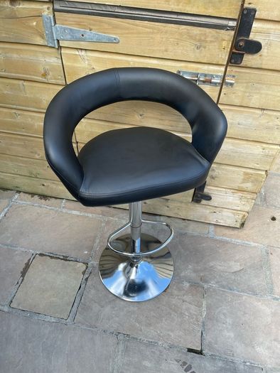 Black Faux Leather Adjustable Salon Chair
