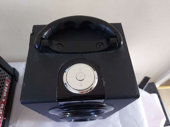 EGW Bluetooth Sound Cube with Carry Handel, working perfect, USB b charging port, excellent condition