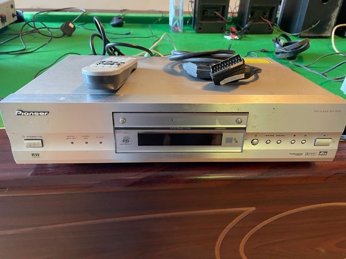 Pioneer DVD player, Philips Blu-ray player and Skytronic amplifier