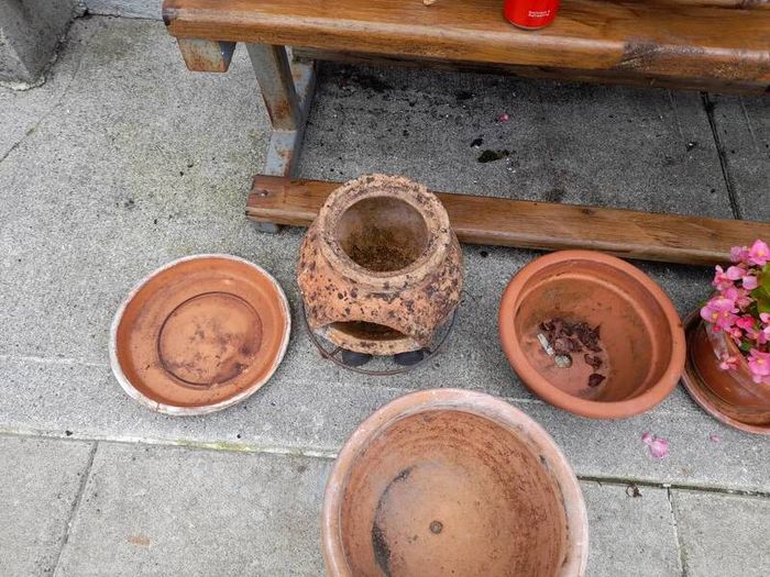Garden pots  n items clearout