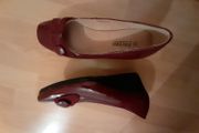 Wide fit low heel wine coloured shoes