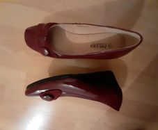 Wide fit low heel wine coloured shoes