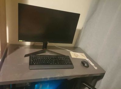 Desk + Chair 85,00