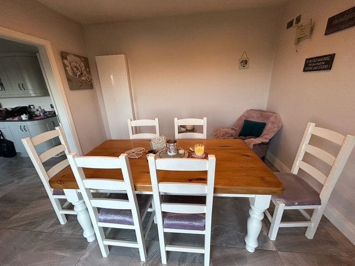 farmhouse style table & 6 dining chairs