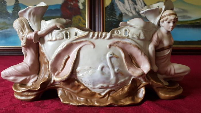 Circa 1897-1906 Collector's Piece Antique  Ernst Wahliss Depose EW Turn Wien Large Porcelain Centerpiece Vase / Jardiniere  Made In Austria