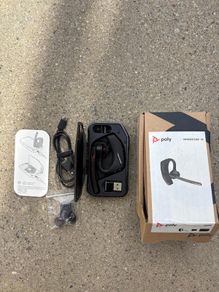 Poly Voyager 5200 USB-A Bluetooth Headset + charger