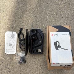 Poly Voyager 5200 USB-A Bluetooth Headset + charger