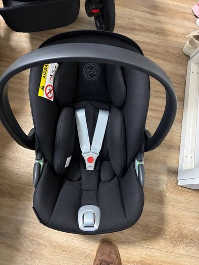 UPPAbaby Vista V2 with extras - black